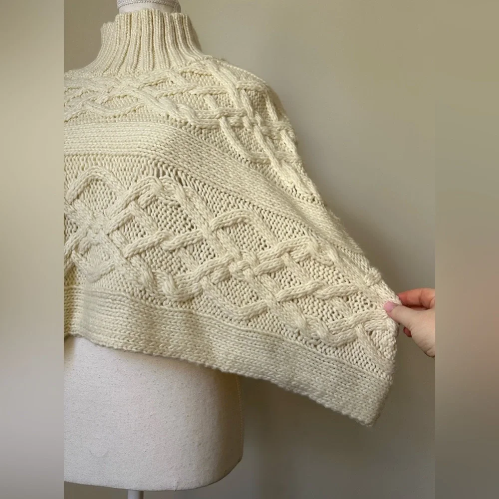 AERIE White Chunky Cable Knit Turtle Neck Cottagecore Capelet‎ Size One Size - Picture 3 of 7